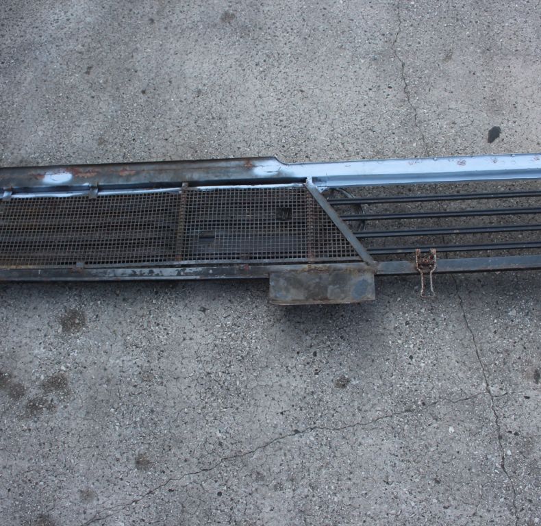 USED GRILLE TO SUIT U1000 424 121 MODELS