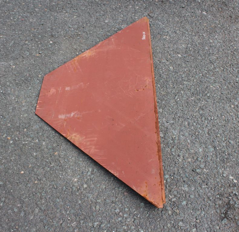 FRONT PART OF REMOVABLE TRIANGULAR FLOOR SECTION