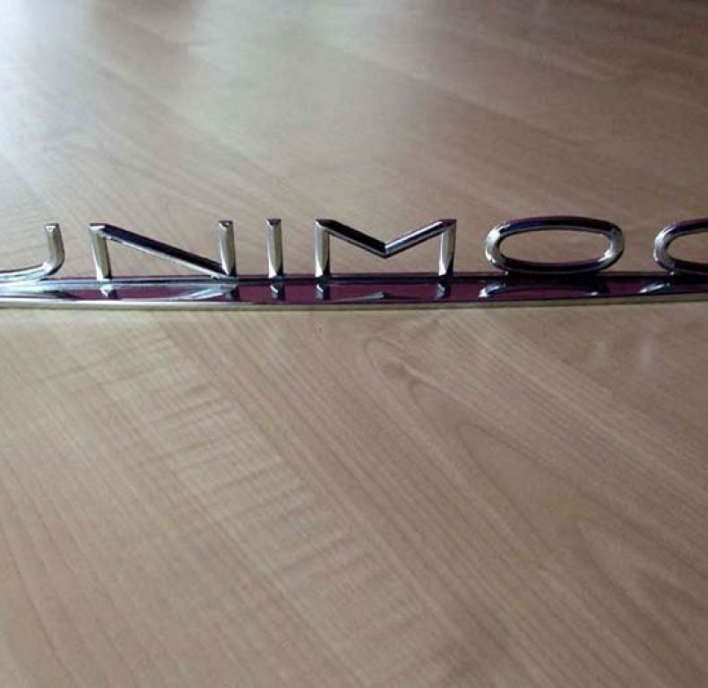 U900/u1100 Unimog Bonnet Badge