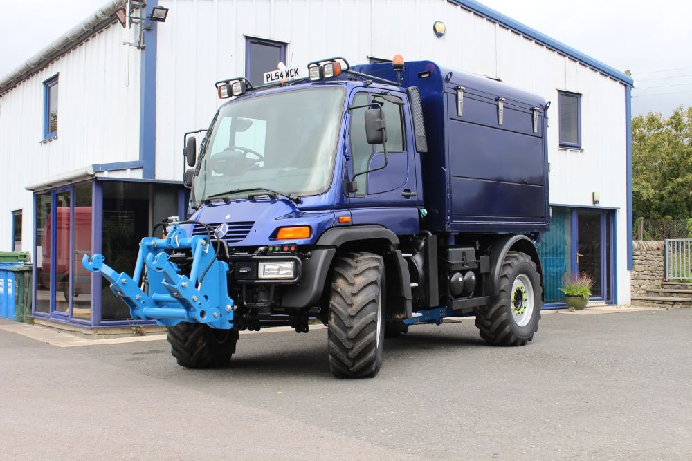 U500 fitted with many AV accessories