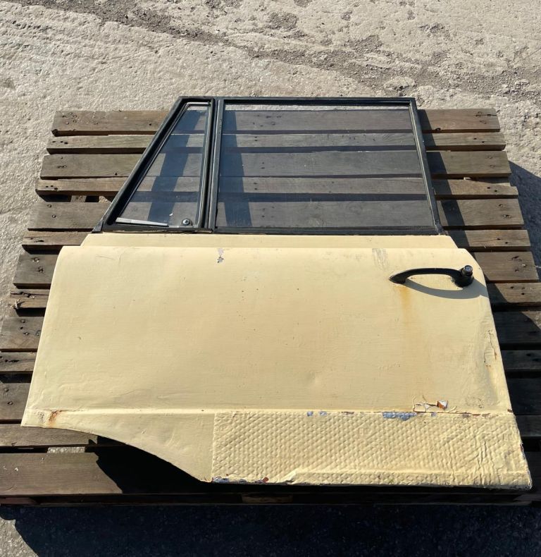 U900/1100 406/416 DOOR LEFT HAND USED