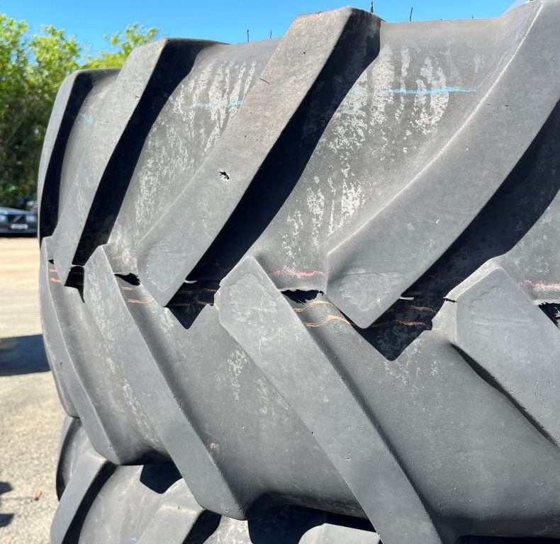2x 425/75R20 Mitas AC70G