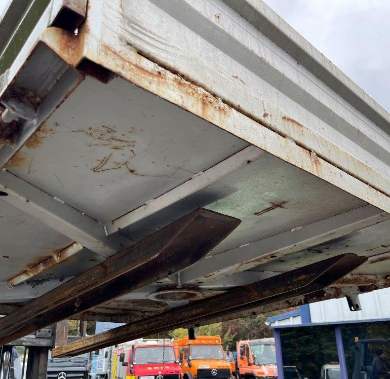 3 WAY TIPPING BODY 406-427