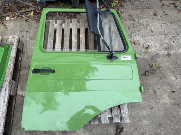 USED RIGHT HAND OFFSIDE DOOR 424-437 SBU
