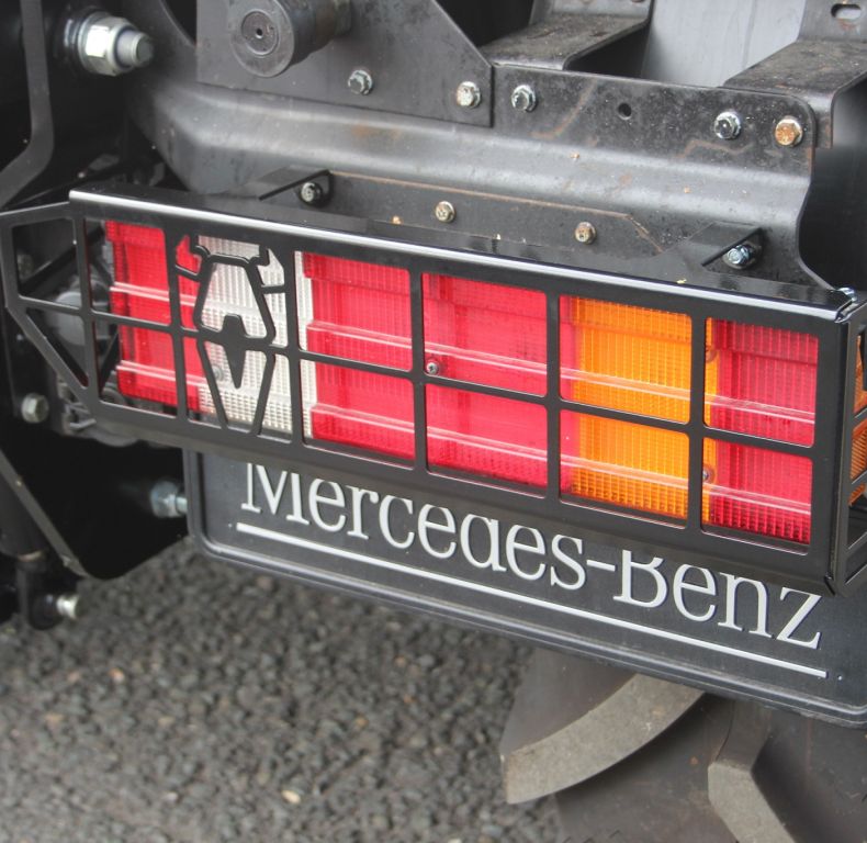 AV U300/400/500 UGN NEW REARLIGHT GUARDS PAIR