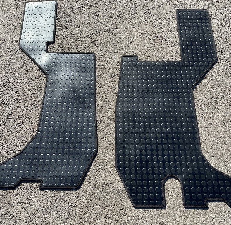 PAIR OF FLOORMATS TO SUIT U1300L & U3000/4000/5000