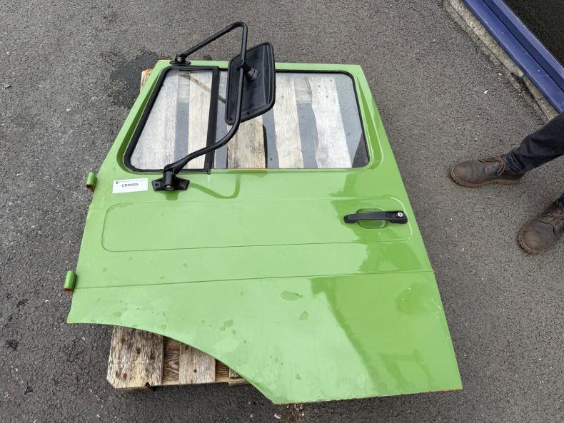 USED LEFT HAND NEARSIDE DOOR 424-437 SBU