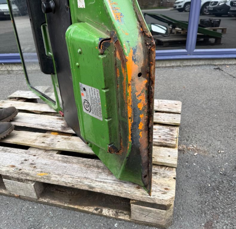 USED LEFT HAND NEARSIDE DOOR 424-437 SBU