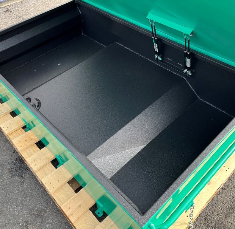 NEW ROOF BOX & LADDER