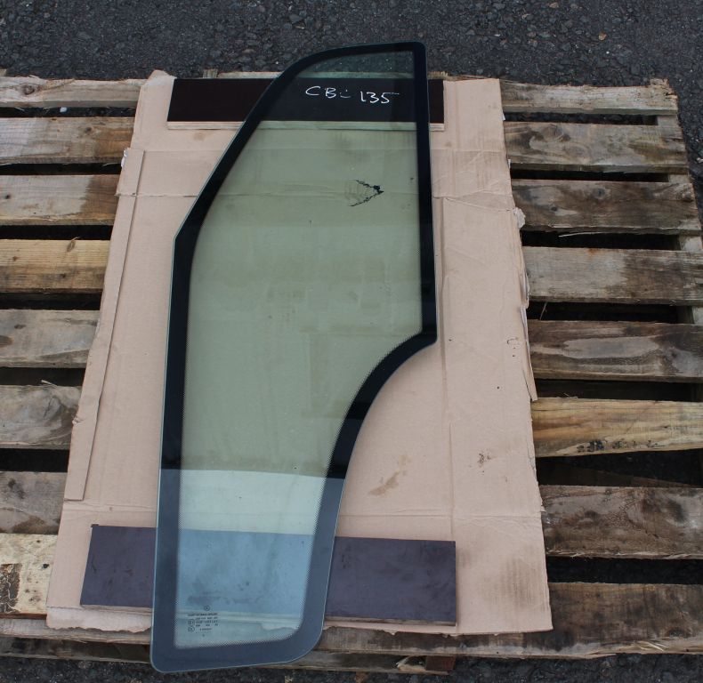 USED UGN U300-500 1/4 LIGHT GLASS