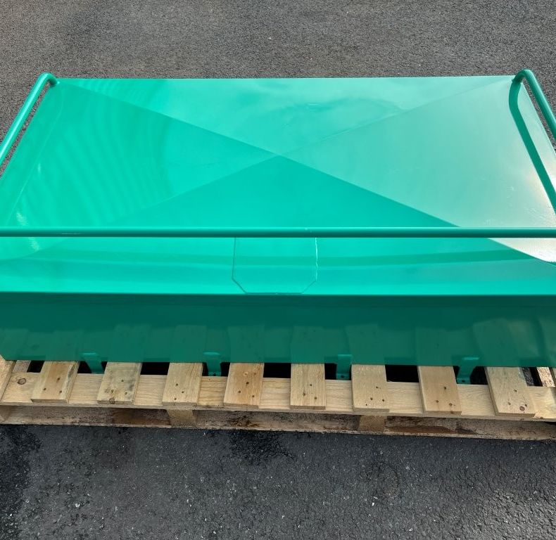 NEW ROOF BOX & LADDER