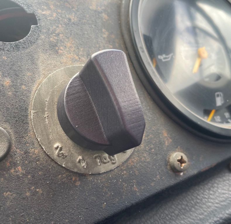 HEADLIGHT KNOB MILITARY U1300L