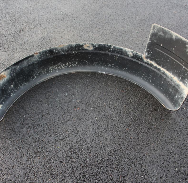 U1300L, 1500, 1700 FRONT O/S MUDGUARD