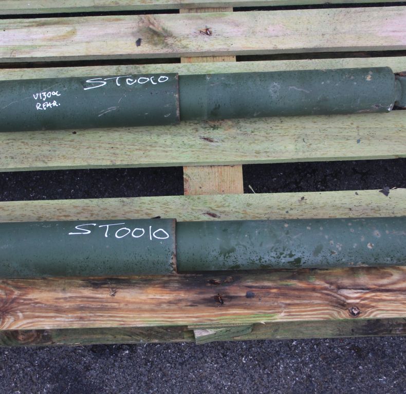 PAIR OF USED REAR SHOCKS U1300L & U1550L