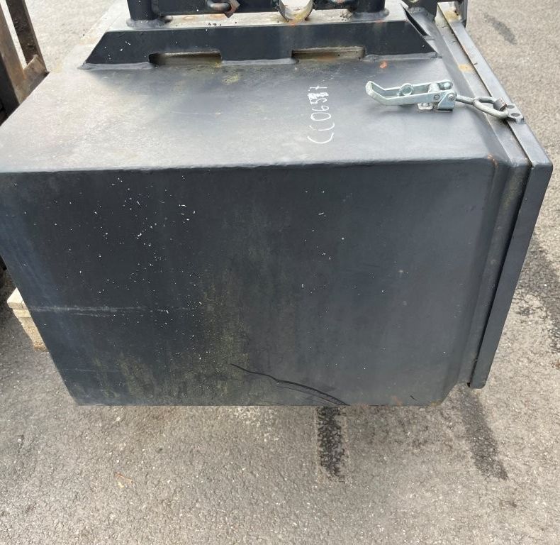 LARGE STORAGE/TOOLBOX