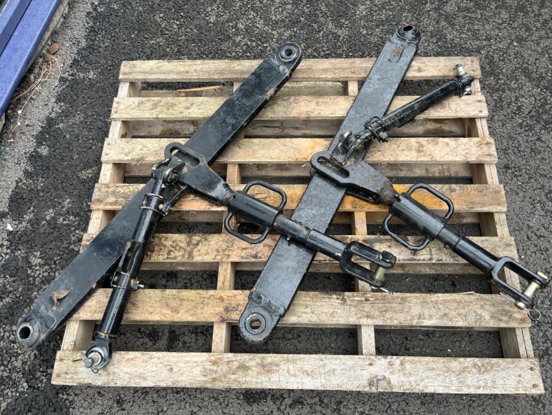 TRACTOR LINK ARMS & LEVELLING BOXES