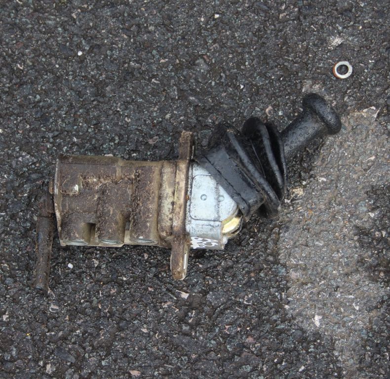 USED 3 PORT HANDBRAKE VALVE