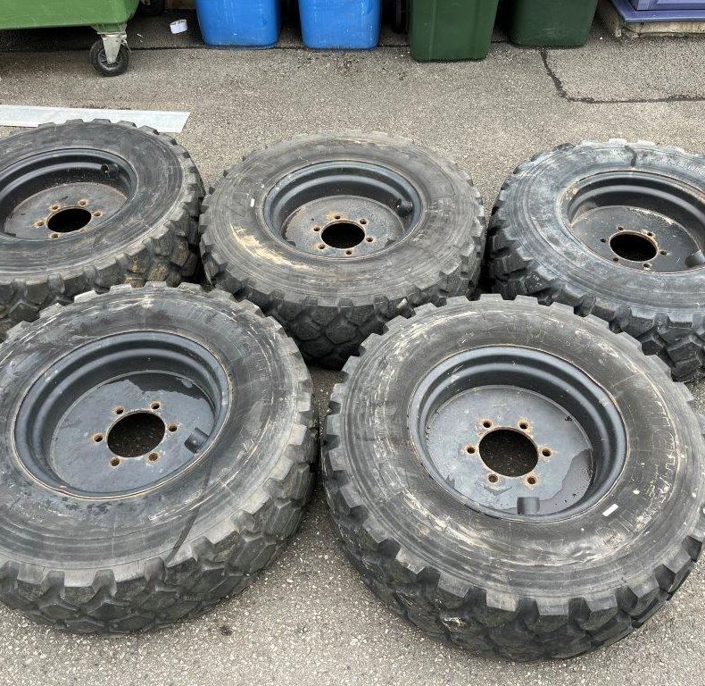 SET 5 WIDE TRACK RIMS WITH 335/80R20 MICHELIN XZL