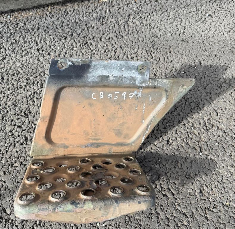 USED O/S TOP STEP SBU MODEL UNIMOGS