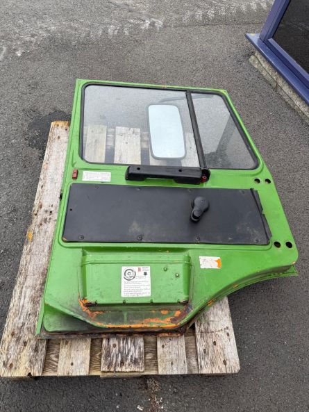 USED LEFT HAND NEARSIDE DOOR 424-437 SBU