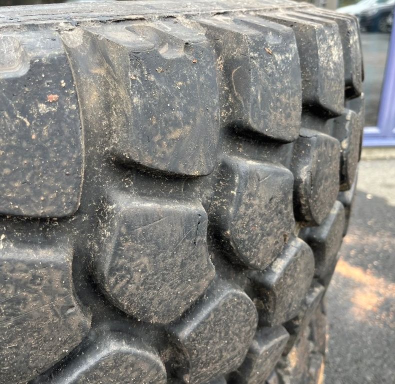 MICHELIN XZL2 395/8520