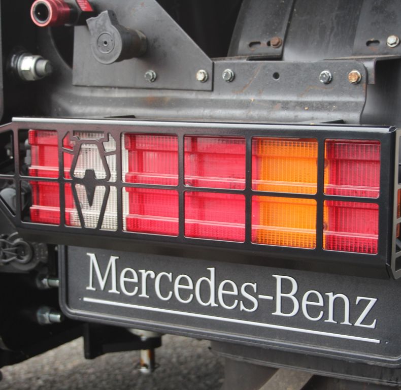 AV U300/400/500 UGN NEW REARLIGHT GUARDS PAIR