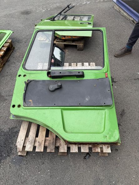 USED RIGHT HAND OFFSIDE DOOR 424-437 SBU