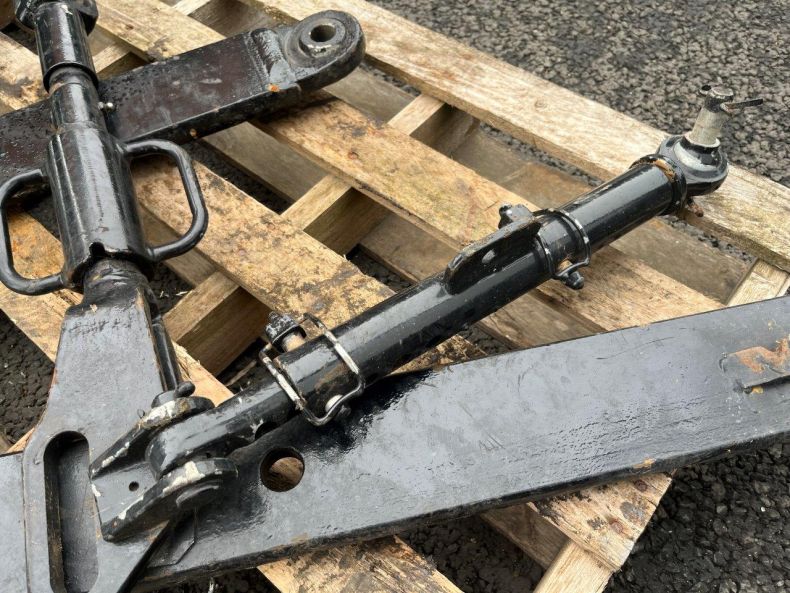 TRACTOR LINK ARMS & LEVELLING BOXES