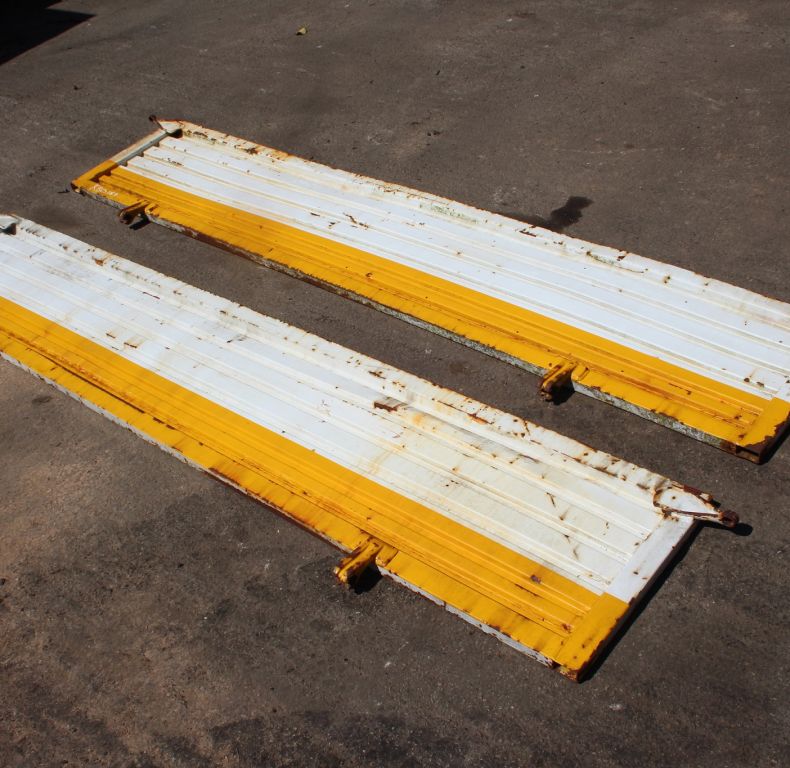USED DROPSIDES FOR U425/437 U1300-2400