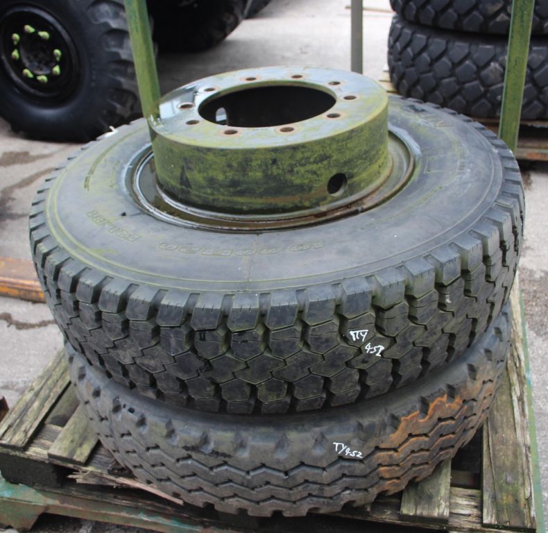 X2 USED 10.00R20 DOUBLECOIN TYRES & 20" RIMS