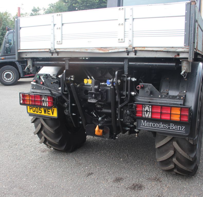 AV U300/400/500 UGN NEW REARLIGHT GUARDS PAIR