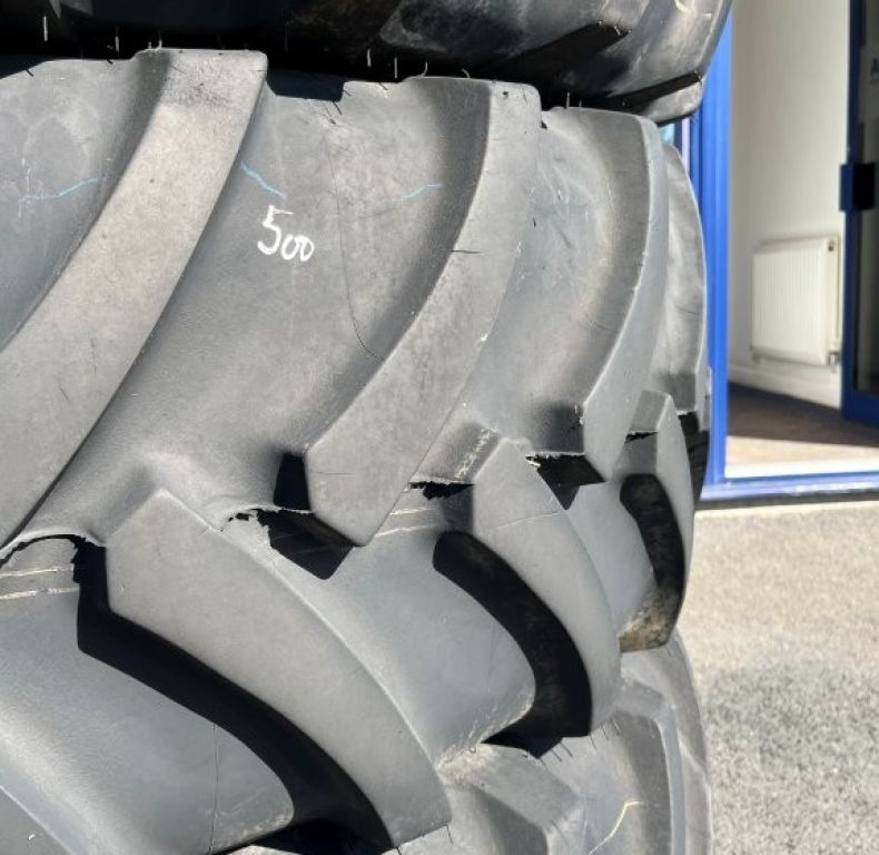 4x 425/75R20 Continental AC70G