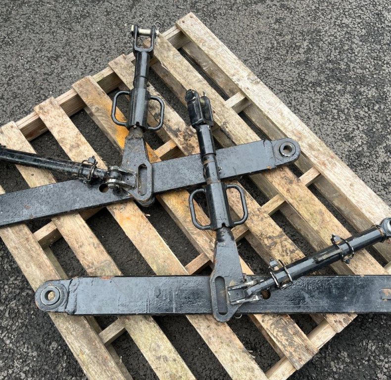 TRACTOR LINK ARMS & LEVELLING BOXES