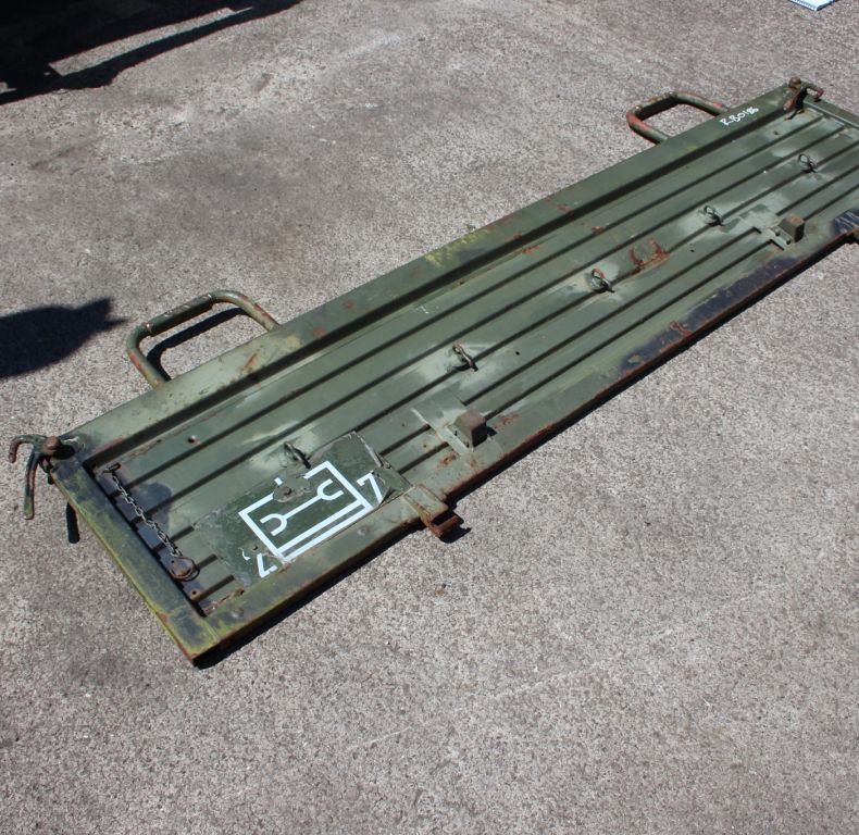 USED TAILGATE FOR U1300L/U1350 MODELS