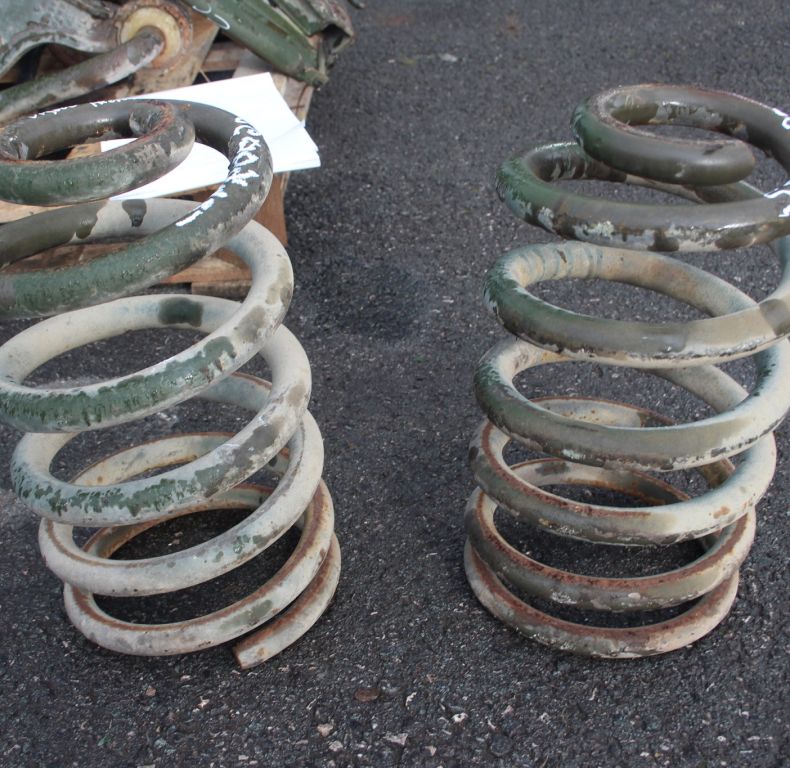 PAIR OF USED FRONT SPRINGS U1300L & U1550L