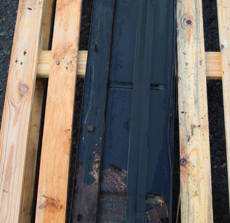 USED O/S U300/400/500 RADIATOR COVER