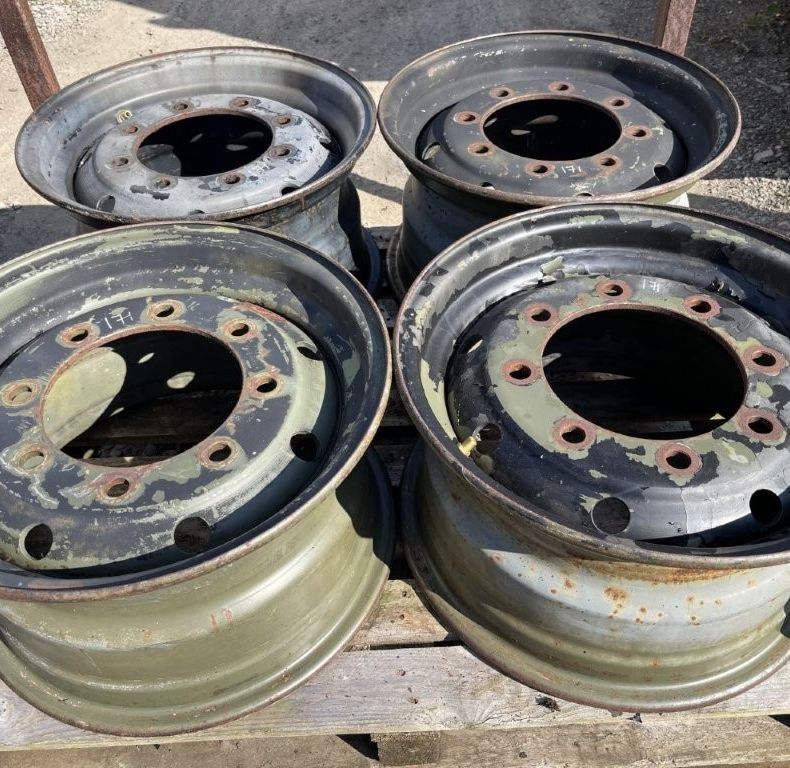 4x 11x20 8 BOLT RIMS