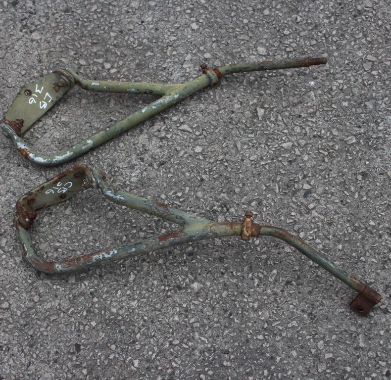 USED MIRROR ARM BRACKETS U1100 (416)