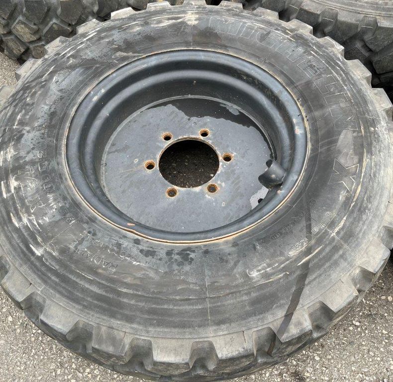 SET 5 WIDE TRACK RIMS WITH 335/80R20 MICHELIN XZL