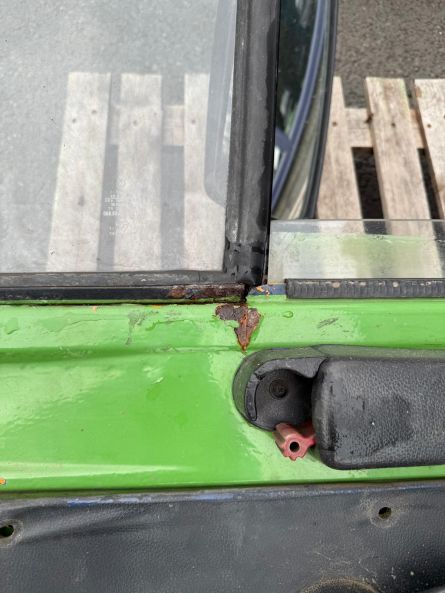 USED RIGHT HAND OFFSIDE DOOR 424-437 SBU