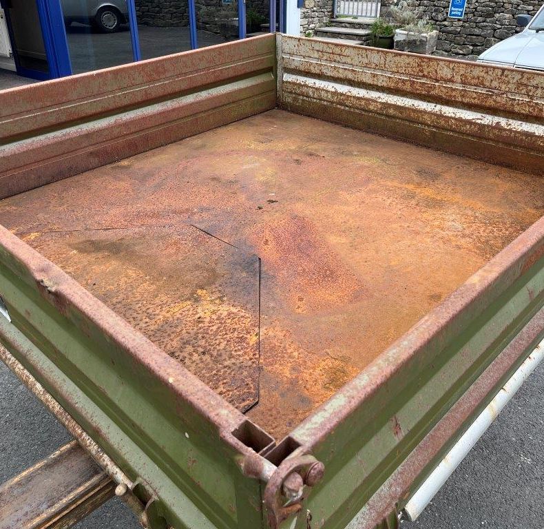 3 WAY TIPPING BODY 406-427