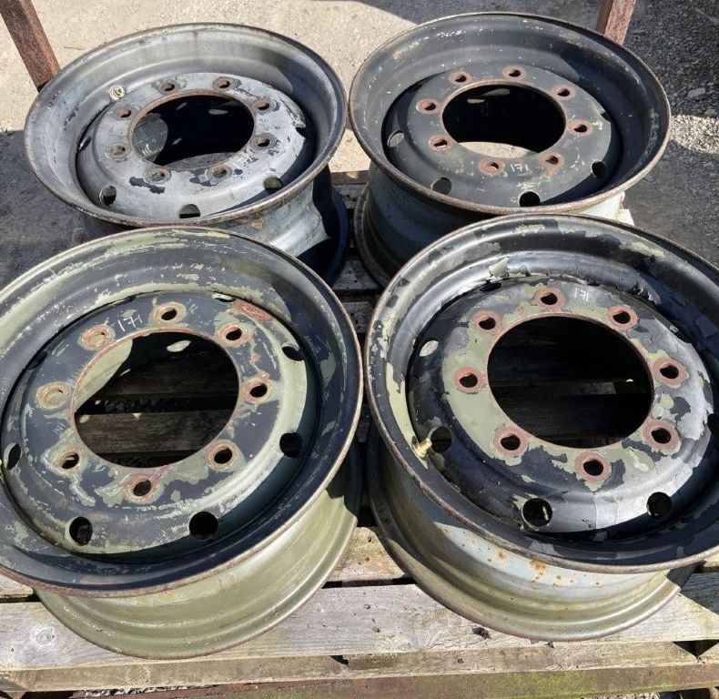 4x 11x20 8 BOLT RIMS