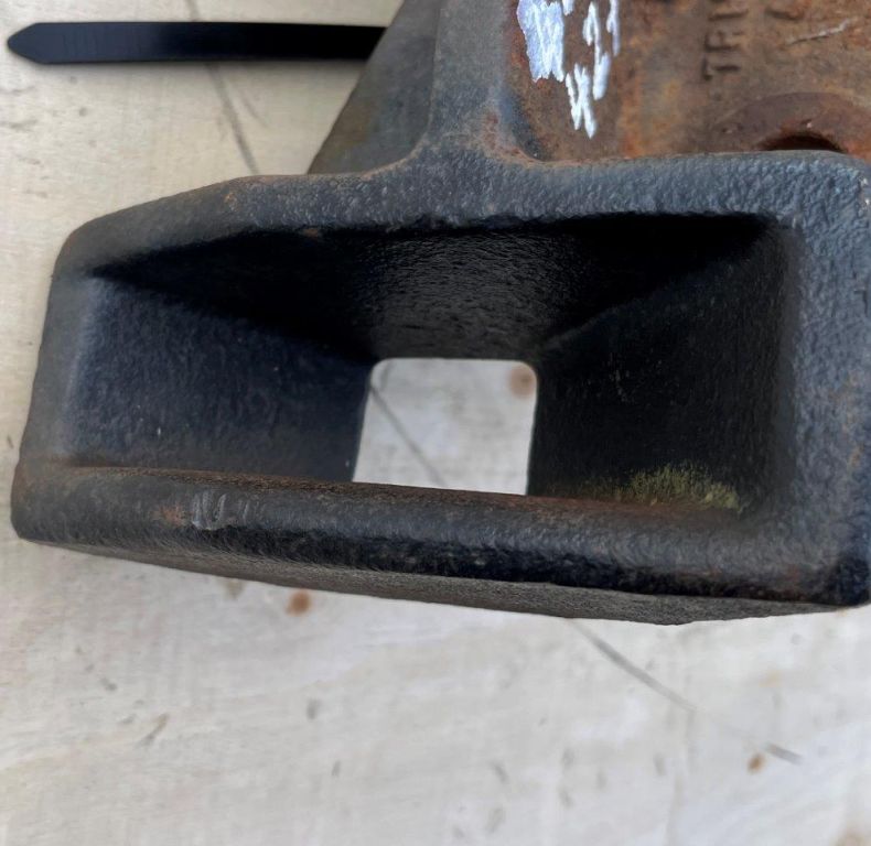 USED DIN BRACKETS 424 427