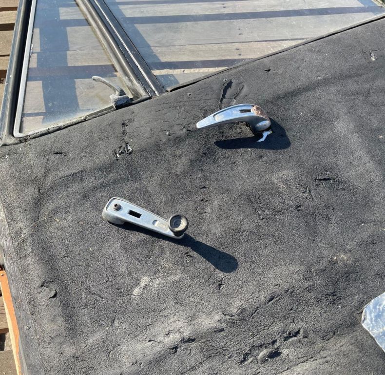 U900/1100 406/416 DOOR LEFT HAND USED