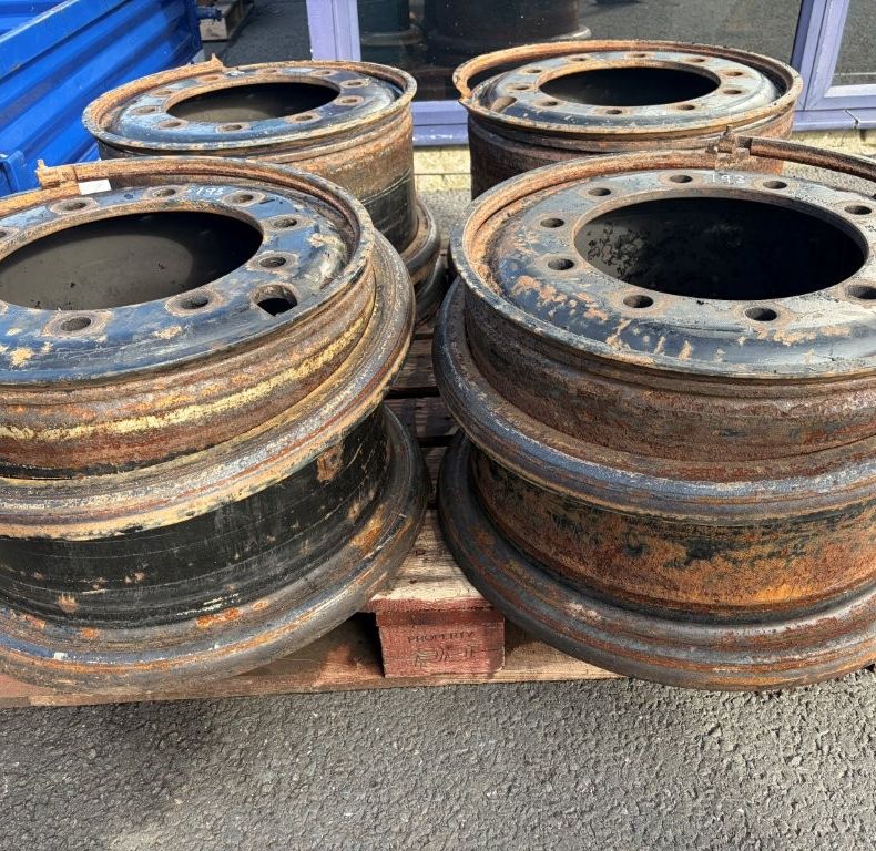 10 BOLT 10X20” SPLIT RIMS SET 4