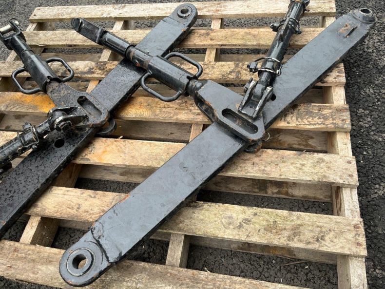 TRACTOR LINK ARMS & LEVELLING BOXES