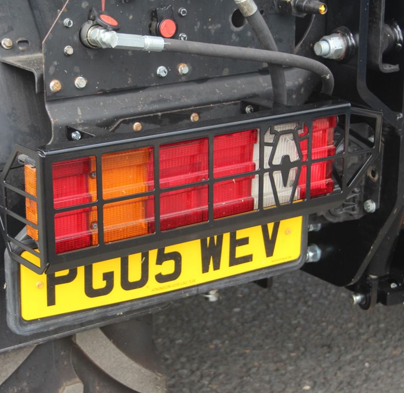 AV U300/400/500 UGN NEW REARLIGHT GUARDS PAIR