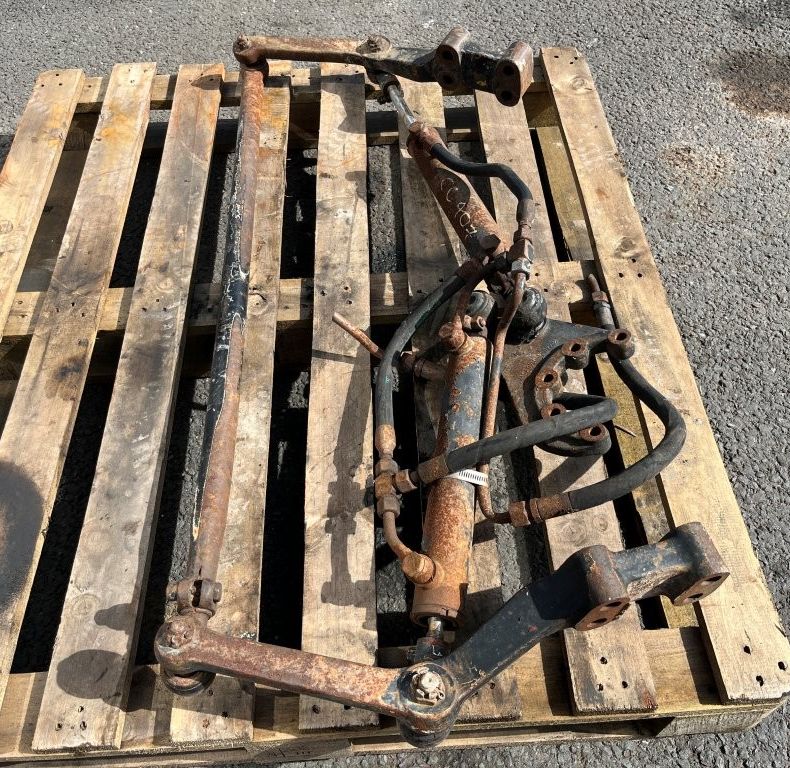 MB TRAC STEERING RAM & TRACKROD