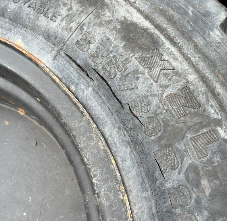 SET 5 WIDE TRACK RIMS WITH 335/80R20 MICHELIN XZL