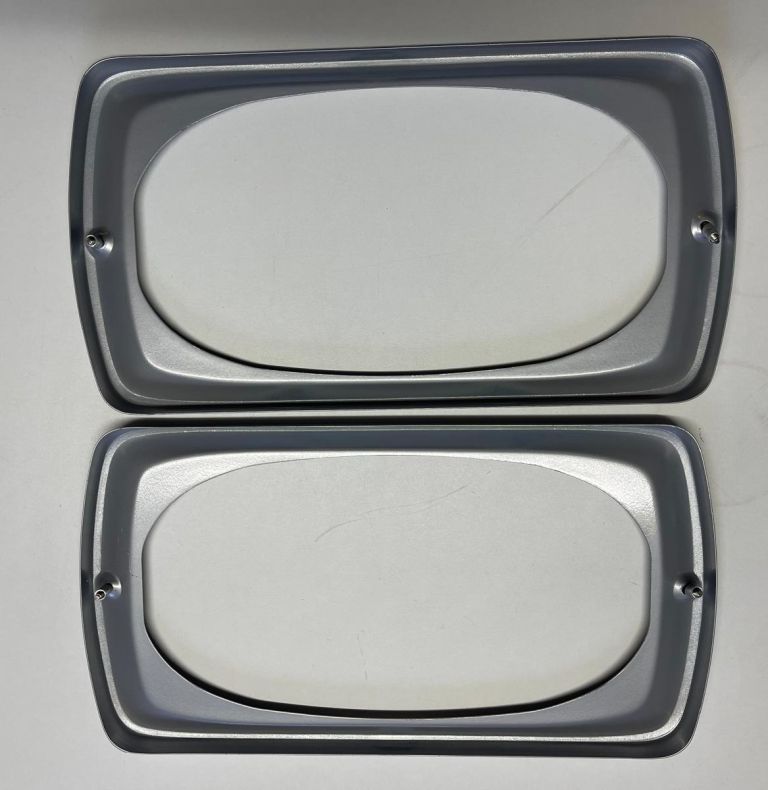 SBU PAIR OF HEADLIGHT SURROUNDS U1000-2450